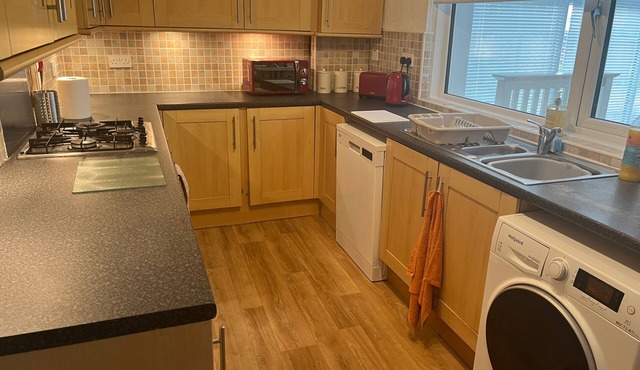 3 bedroom house ideal for contractors sleeps 6