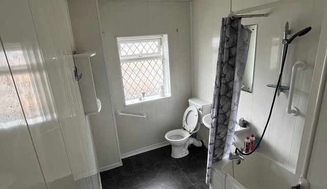 3 bedroom house in a family neighbourhood, suitable for work commute