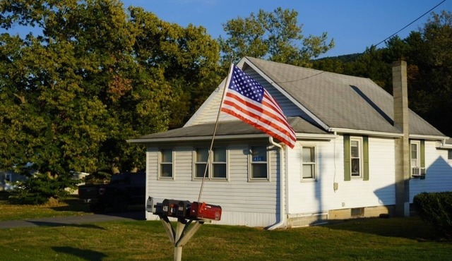 3-bedroom house in amazing Mill Hall close to Penn State and Fishing