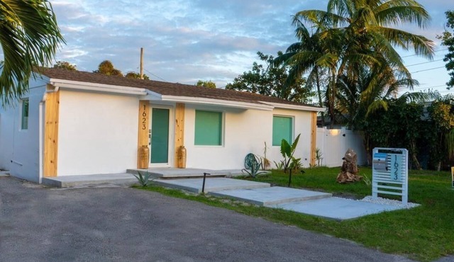 3-bedroom house in awesome Hollywood with AC, WiFi, comfortable for vacations