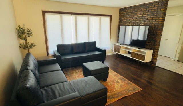 3-bedroom house in awesome Addison with WiFi, AC. Enjoy your stay