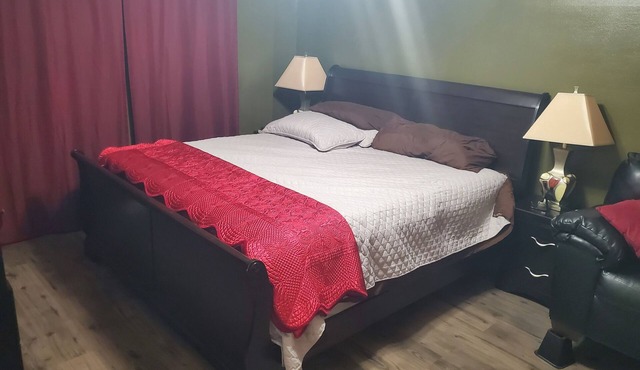 3-bedroom house in awesome in gated Houston with fitness room, WiFi, AC