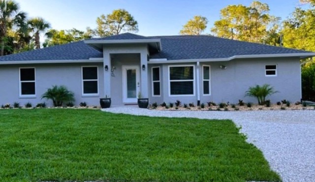 3-bedroom house in awesome Naples with Heated Pool and Hot tub, AC, WiFi