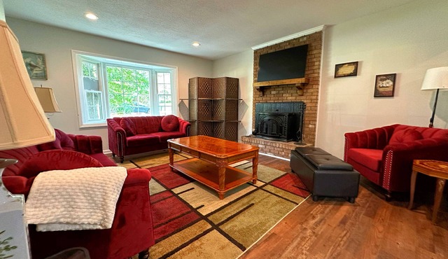3-bedroom house in brilliant Rocky Mount with AC, WiFi