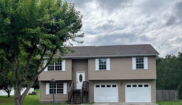 3-bedroom house in beautiful Ringgold with WiFi, AC. Start your getaway now