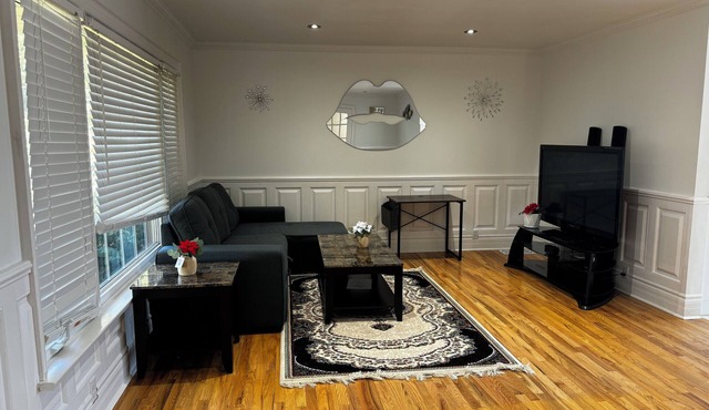 3-bedroom house in charming King City with AC, WiFi. Enjoy your stay