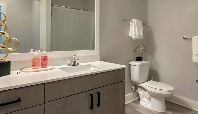 3-bedroom house in charming Middletown with AC