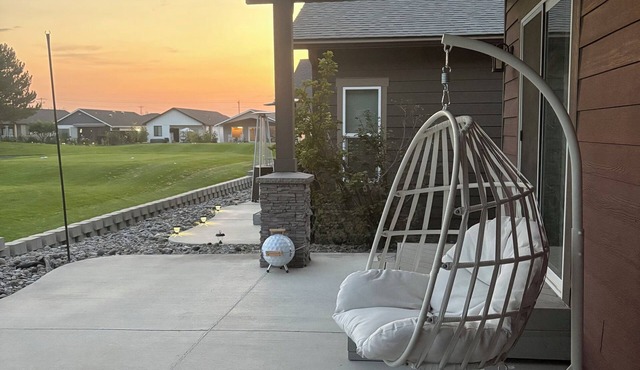 3-bedroom house in charming Moses Lake with AC, fitness room, WiFi