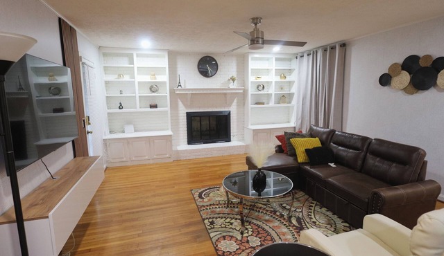 3-bedroom house in charming Snellville with cool AC breeze