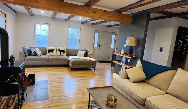 3-bedroom house in charming Sandy Cove, Digby neck. AC, WiFi. Enjoy a cozy stay.