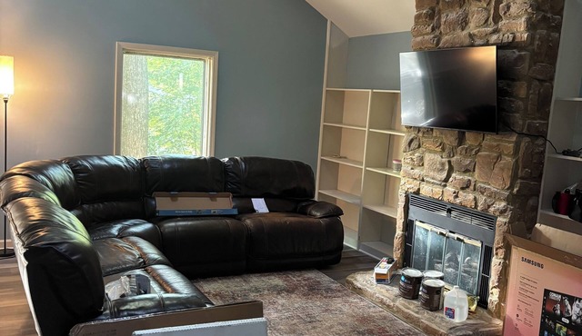 3-bedroom house in charming Jamestown with easy access to boat ramp!