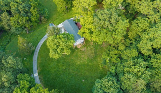 3-bedroom house in charming Knoxville, .4 miles from the lake. Close to UT!