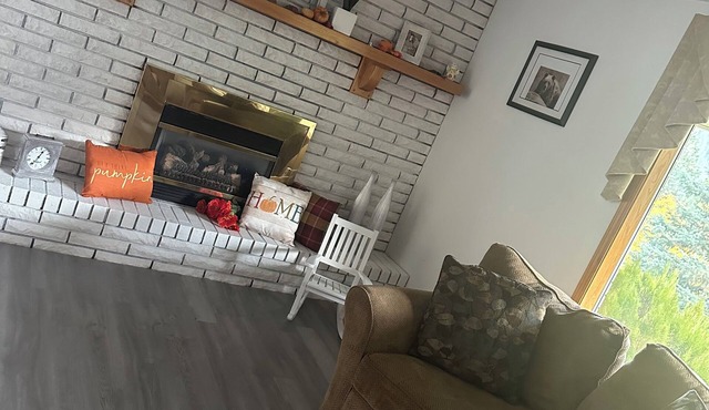 3-bedroom house in charming Silverton with AC, WiFi. Enjoy your stay