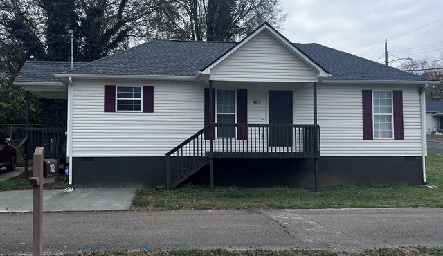 3-bedroom house in charming Columbia. Near town square. Enjoy your stay