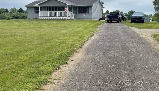 3-bedroom house in charming Fostoria with horse amenities