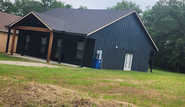 3-bedroom house in charming Malakoff with WiFi, bring your boat. Park ramp 2min.