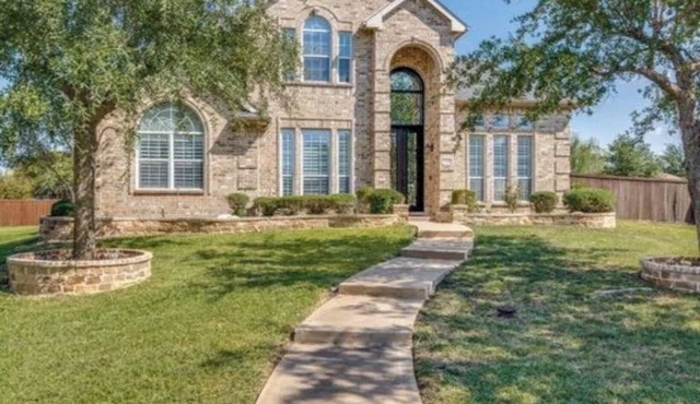3-bedroom house in charming Rockwall with AC and fitness room