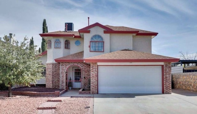 3-bedroom house in charming El Paso with WiFi, Refrigerated AC. Book now