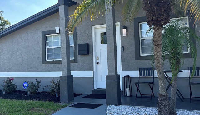 3-bedroom house in charming Orlando with AC