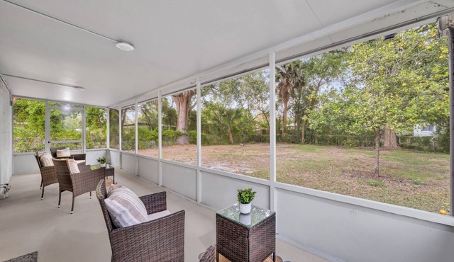 3-bedroom house in charming Orlando with cool vibes and AC