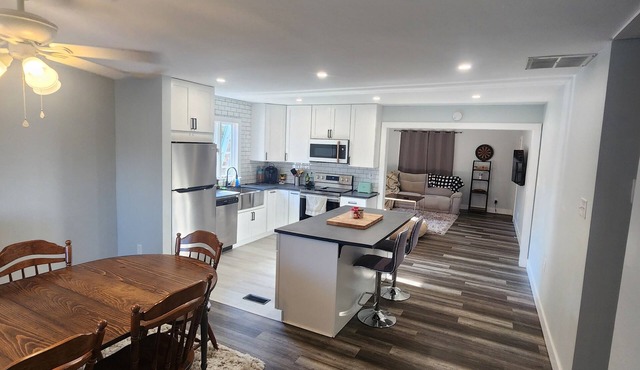 3-bedroom house in charming minutes from the beach.