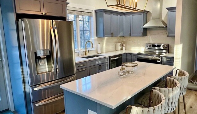 3-bedroom house in charming Dennis minutes to Corporation Beach. Relax & unwind.