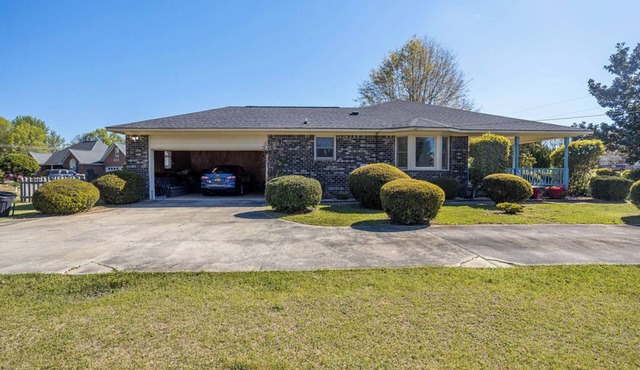 3-bedroom house in charming Sumter near Shaw AFB with WiFi, AC. Book now