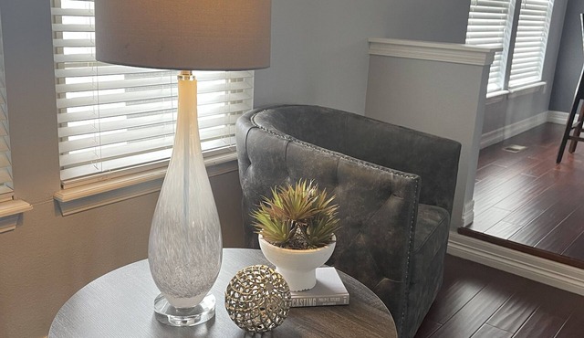 3-bedroom house in charming Aurora with WiFi, fitness room, AC