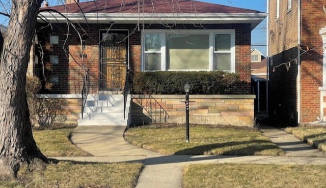 3-bedroom house in cool Chicago with WiFi, AC