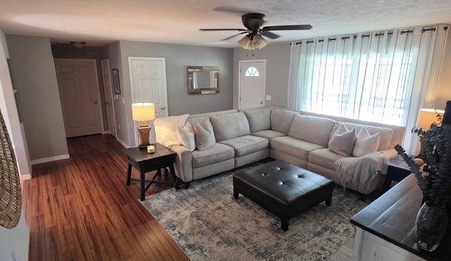 3-bedroom house in delightful Berryville with AC and charm