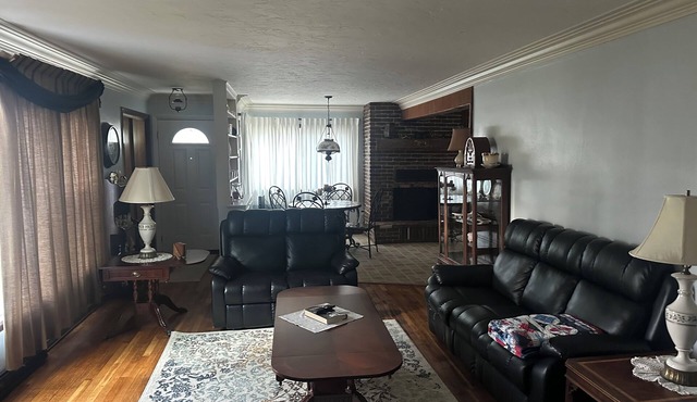 3-bedroom house in delightful Grafton has AC, WiFi, close to Wellington, Oberlin