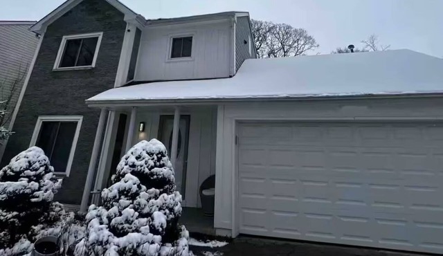 3-bedroom house in delightful Aurora with cool AC and comfort