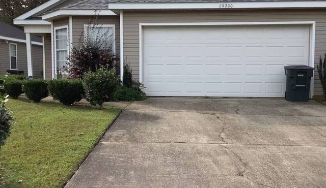 3-bedroom house in delightful Daphne with AC, WiFi
