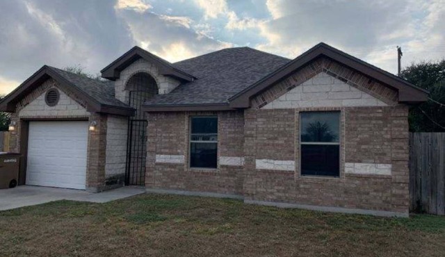 3-bedroom house in Edinburg with Wi-Fi & Cable. Enjoy your stay!