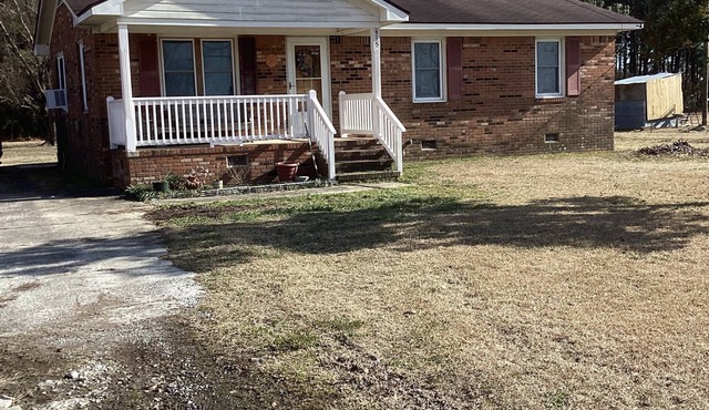 3-bedroom house in Engelhard NC , pet friendly. 57 miles to OBX.