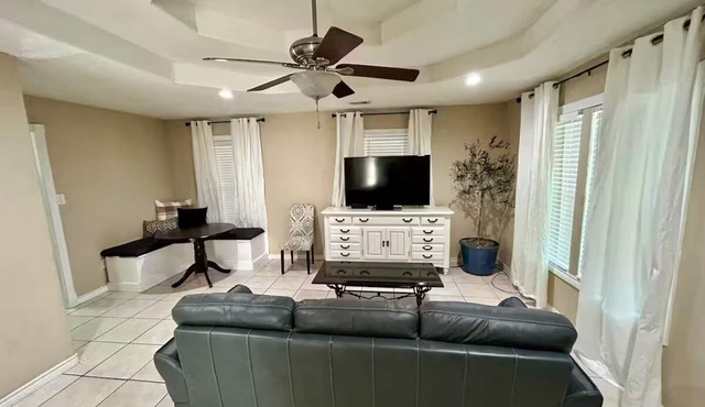 3-bedroom house in enchanting Pasadena with cool AC breeze