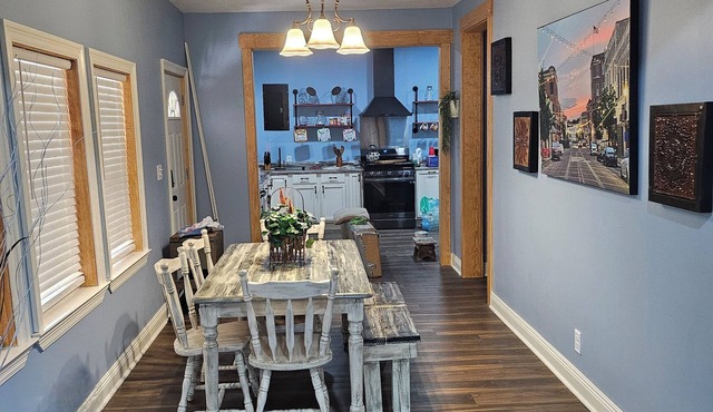 3-bedroom house in enjoyable Laurel with WiFi, AC
