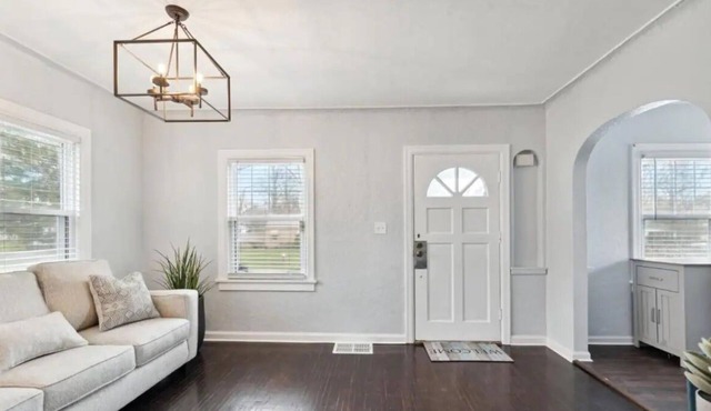 3-bedroom house in enjoyable Toledo with WiFi, AC