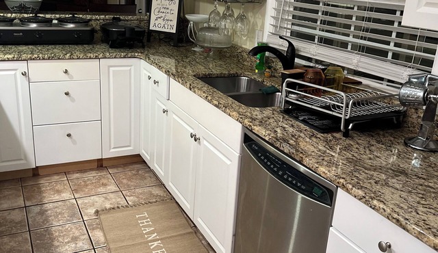 3-bedroom house in fantastic Greensboro with Pool, hot tub, WiFi and much more!