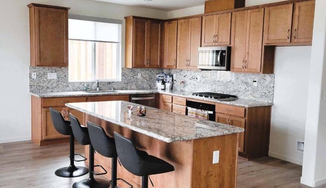 3-bedroom house in fantastic Hollister with cool AC breeze