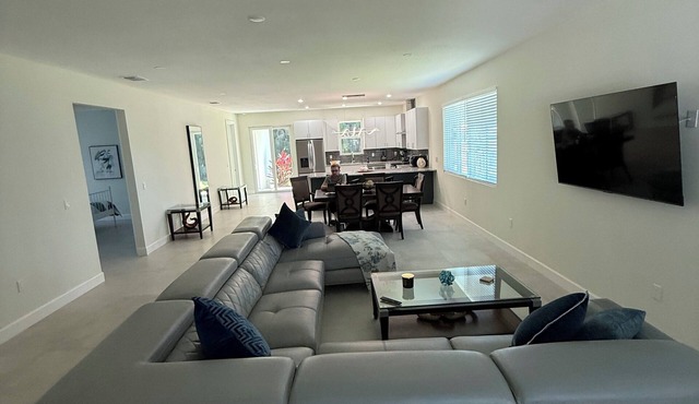 3-bedroom house in fabulous Sarasota with AC