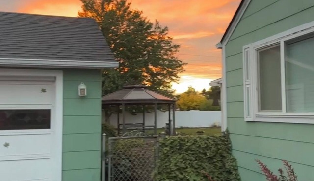 3-bedroom house in fabulous Eugene on land