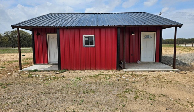3-bedroom house in fantastic Kingston with AC plenty of parking even with a boat