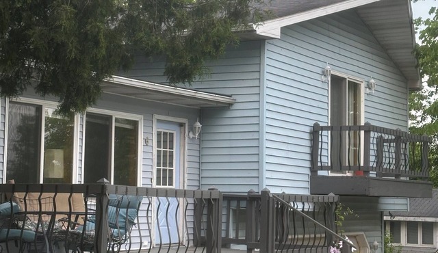 3-bedroom house in fantastic Crystal with WiFi, AC