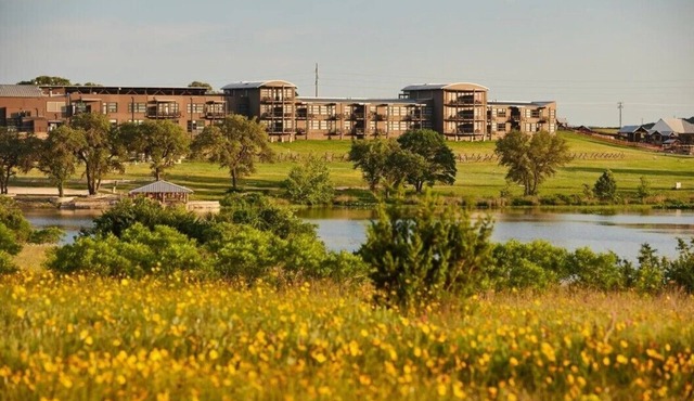 3-bedroom house in Glen Rose - made for adventure with resort amenities