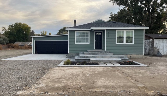 3-bedroom house in Grand View with AC