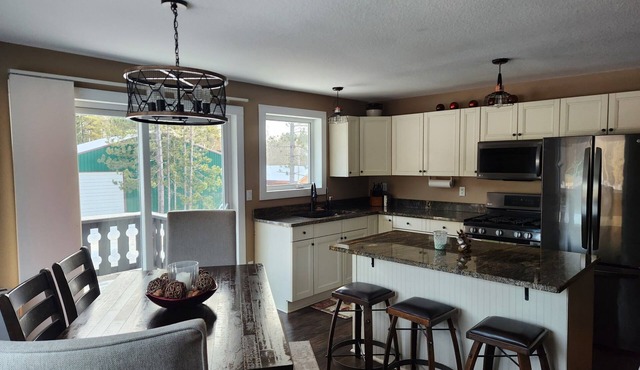 3-bedroom house in lovely Side Lake with AC and fitness room, close to Trails