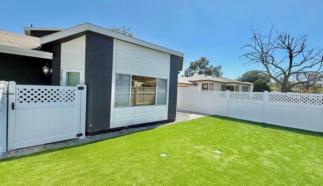 3-bedroom house in lovely San Diego with garage. Enjoy your stay