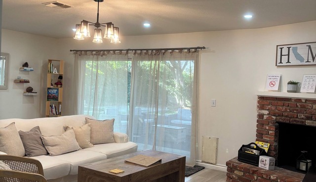 3-bedroom house in lovely Glendora with cool AC breeze FIFA & Family Friendly