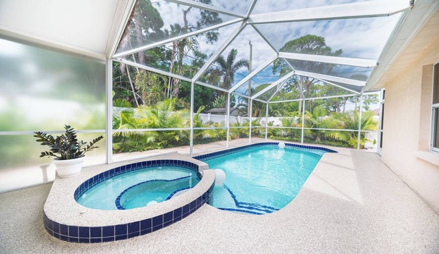 3-bedroom house in lovely Sarasota with heated pool